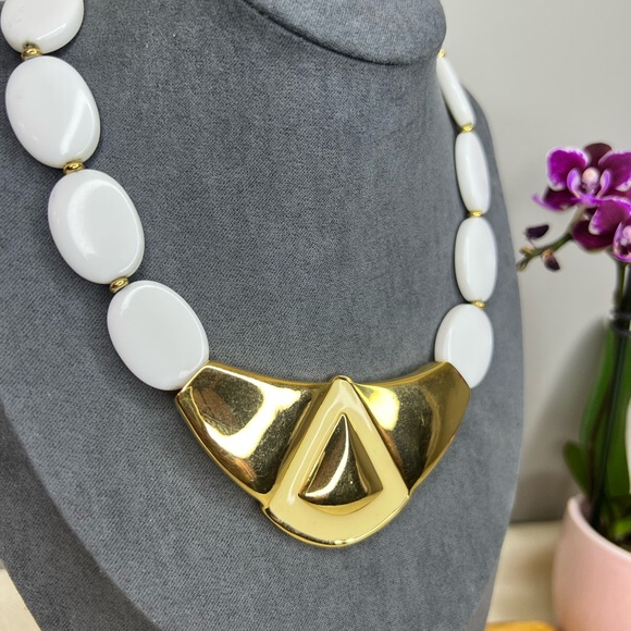 Napier Jewelry - NAPIER Vintage White Lucite and Gold Tone Mid-Century Modern Choker Necklace